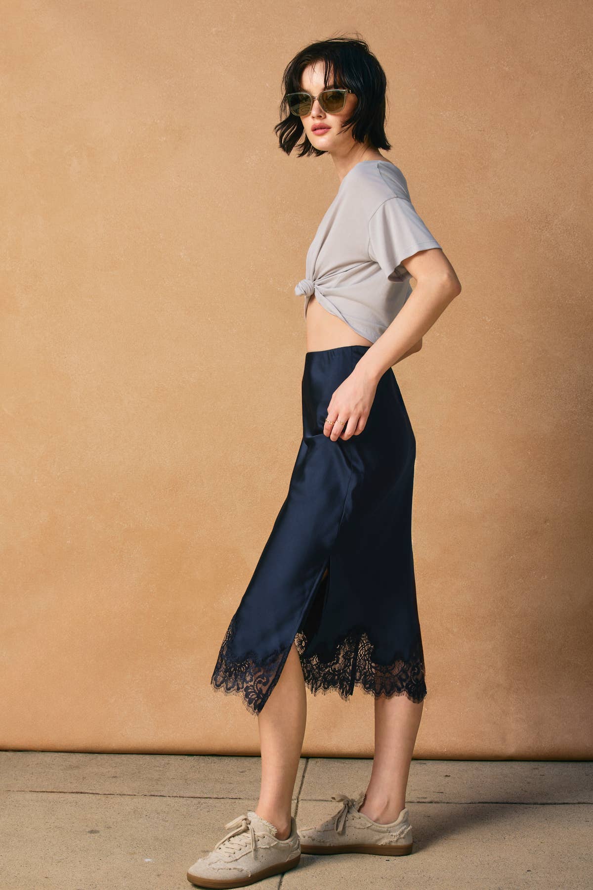 Dress Forum - Venta al por mayor Falda - Mujer - Falda lápiz de satén opaco con dobladillo de encaje (1)11