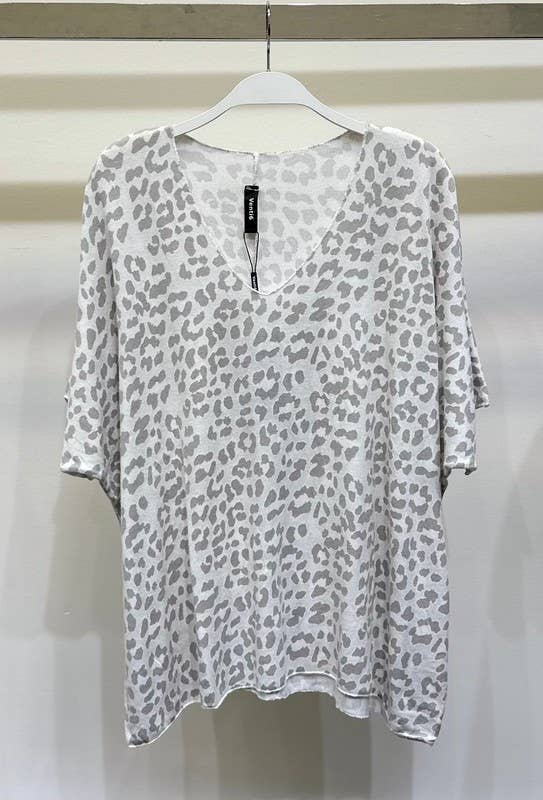 VENTI6 - Wholesale Shirt - Women's - LEOPARD PRINT V-NECK BOYFRIEND TOP (501520-LEOPARD)0
