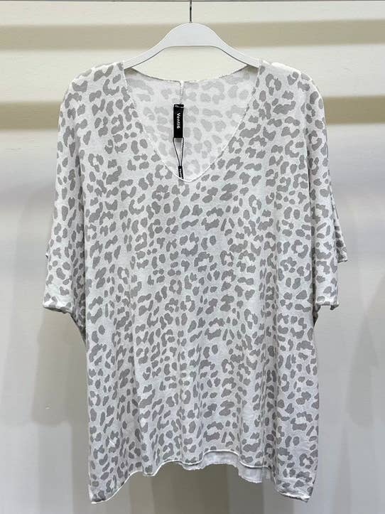 VENTI6 - Wholesale Shirt - Women's - LEOPARD PRINT V-NECK BOYFRIEND TOP (501520-LEOPARD)0