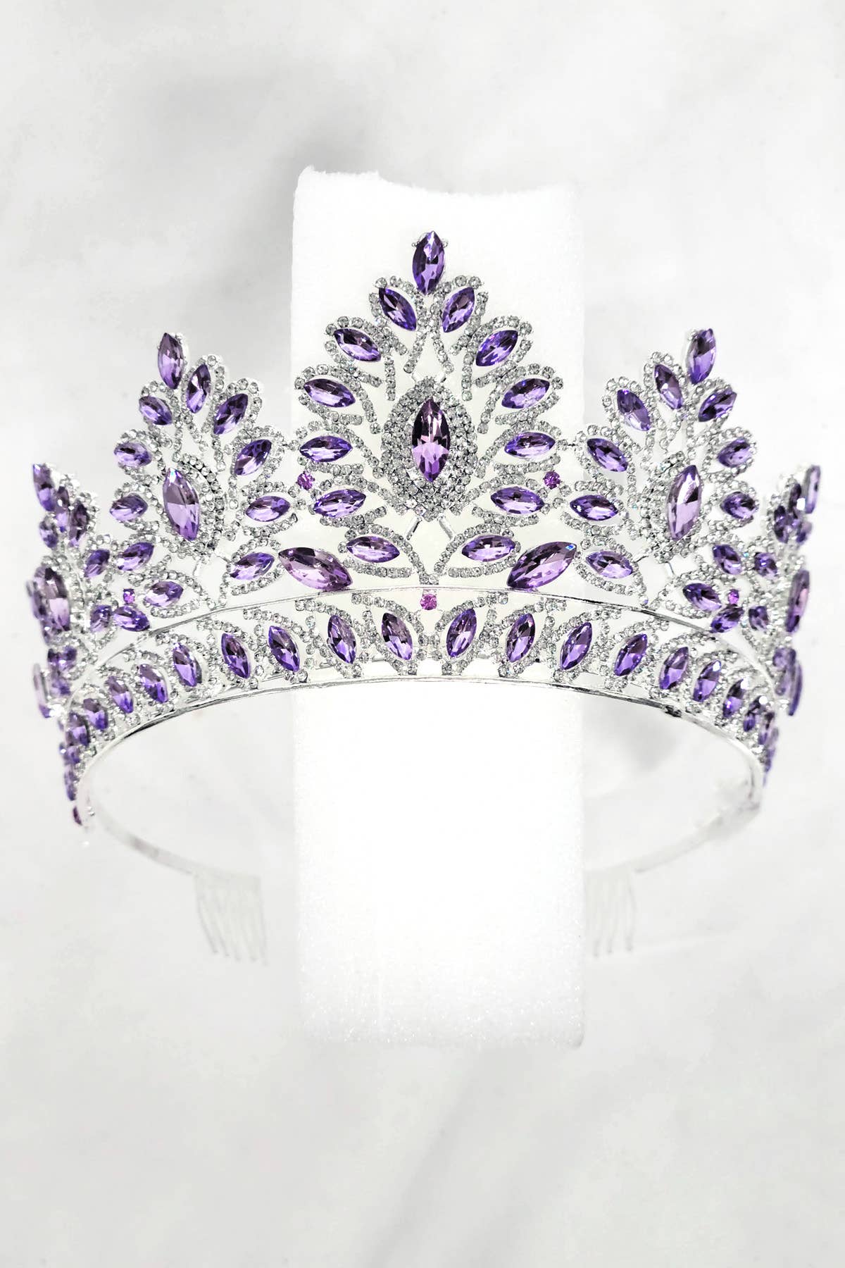Chicas - Wholesale Tiara - Women's - One Size Fits All Metal Tiara With Rhinestones. HT93737