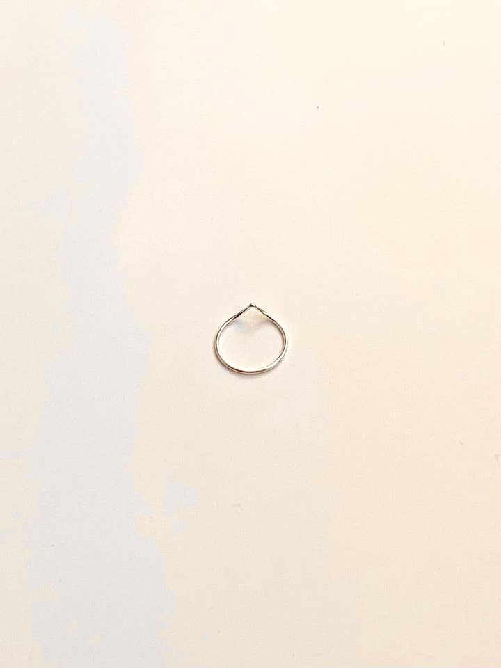 Bague empilable Look Up Dainty pour la vente par Lift Jewelry Company