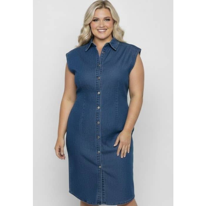 CHEMISE EN JEAN GRANDE TAILLE AVEC BOUTONS, COL, MANCHES COURTES FRONCÉES, LONGUEUR MIDI pour la vente par Curve Market