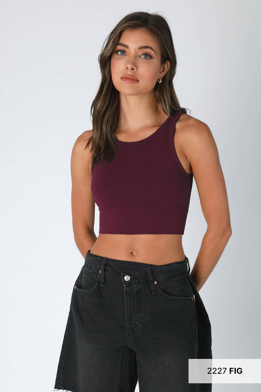 NIKIBIKI – Top de malha - Mulher por atacado – NS7933 - Top recortado Chevron Highneck41