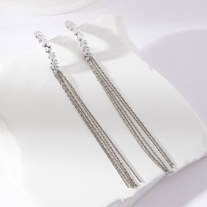 Orecchini pendenti con strass - Justine per la vendita all'ingrosso da parte di Lovelika