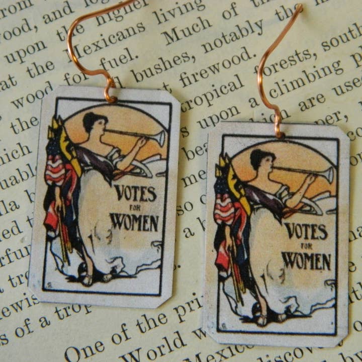 Oorbellen Stemmen voor Dames Figuur met Trompet voor wholesale door Sarah Wood Studio