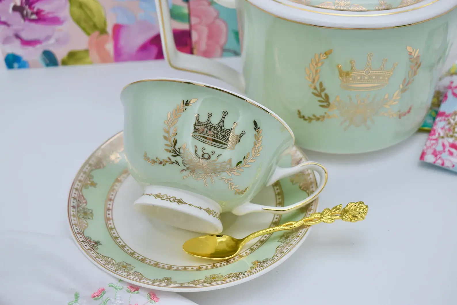 All Little Cute Things - Wholesale Tea Pot - Teapot Regency Gold Decal Queen Bee Mint Green4
