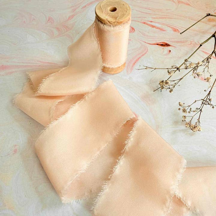 The Natural Paper Company - Vente Ruban – emballage cadeau - Ruban de soie en pêche | Rouleau de 5 mètres de ruban de soie1