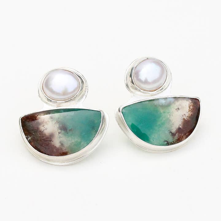 Brincos de Vidraça em Fóssil de Palmeira Opalizada por atacado de Alana Douvros Jewellery