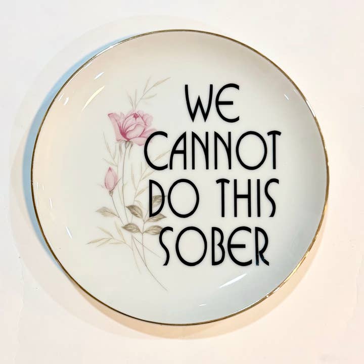 Vintage bandeplader - "Vi kan ikke gøre dette ædru" for engroshandel hos Un Peche Mignon