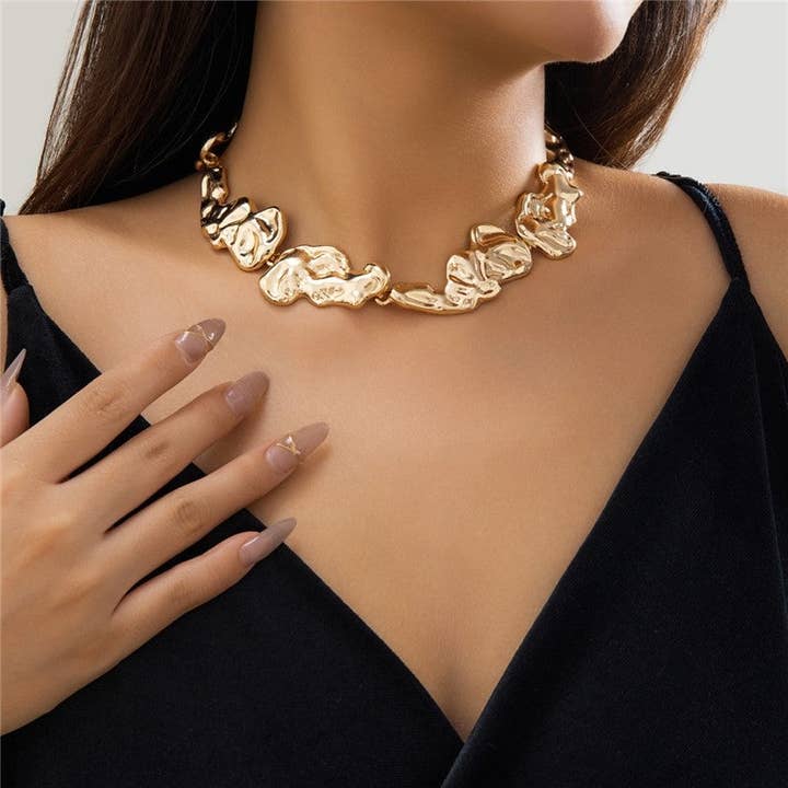 Stylish Liquid Pleated Irregular Neckpiece for wholesale by FurDecoration