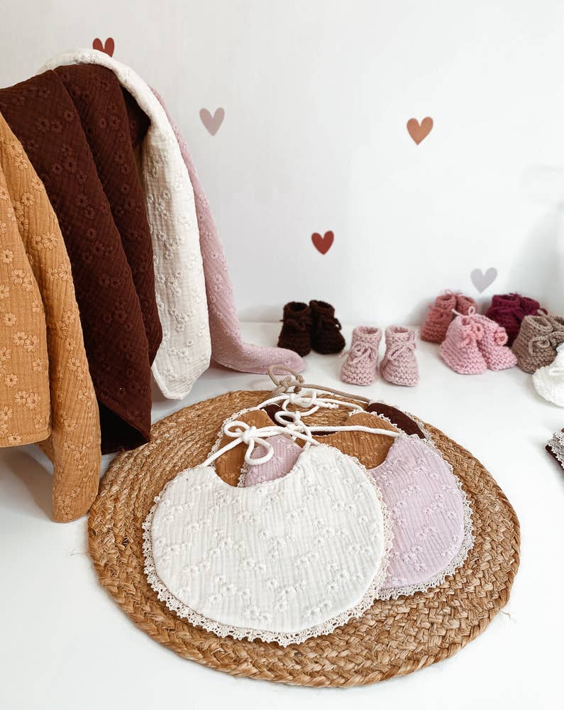 PETITE EvelinaApparel - Venta al por mayor Babero - Bebés - Babero Bebé/Flores bordadas7