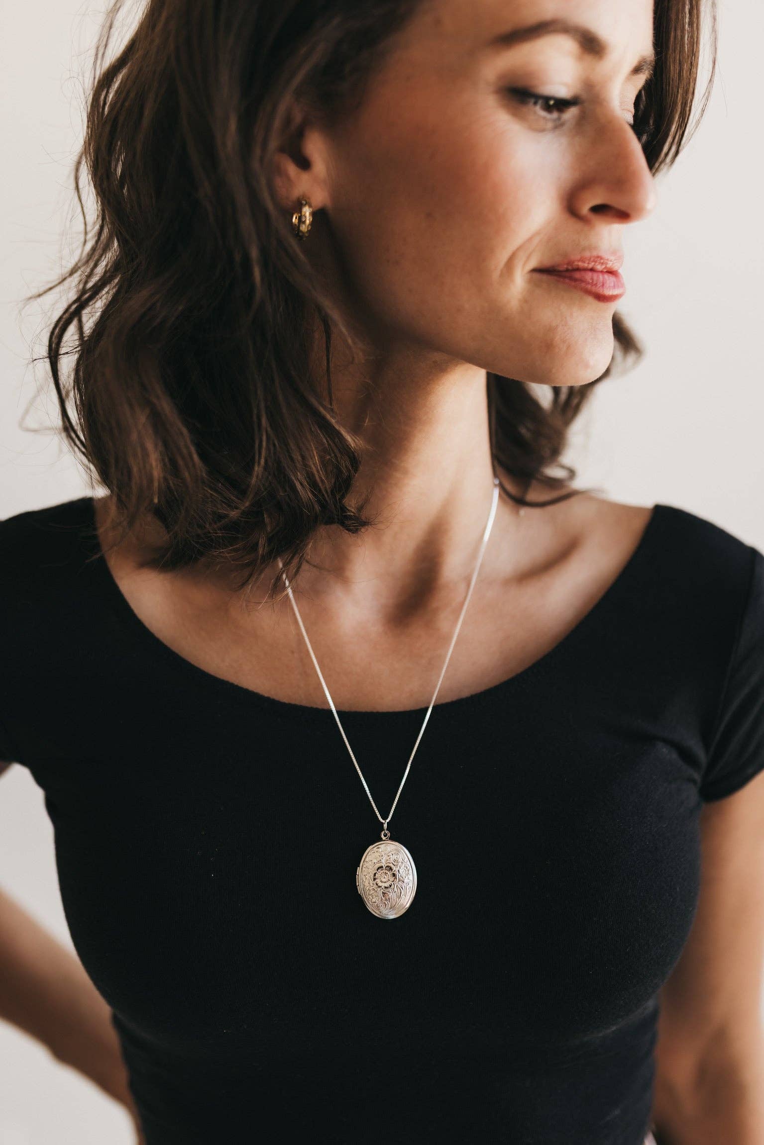 Sydney Rose Co. - Wholesale Locket Necklace - Secret Garden Oval Locket ( Silver)7