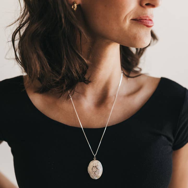 Sydney Rose Co. - Wholesale Locket Necklace - Secret Garden Oval Locket ( Silver)7