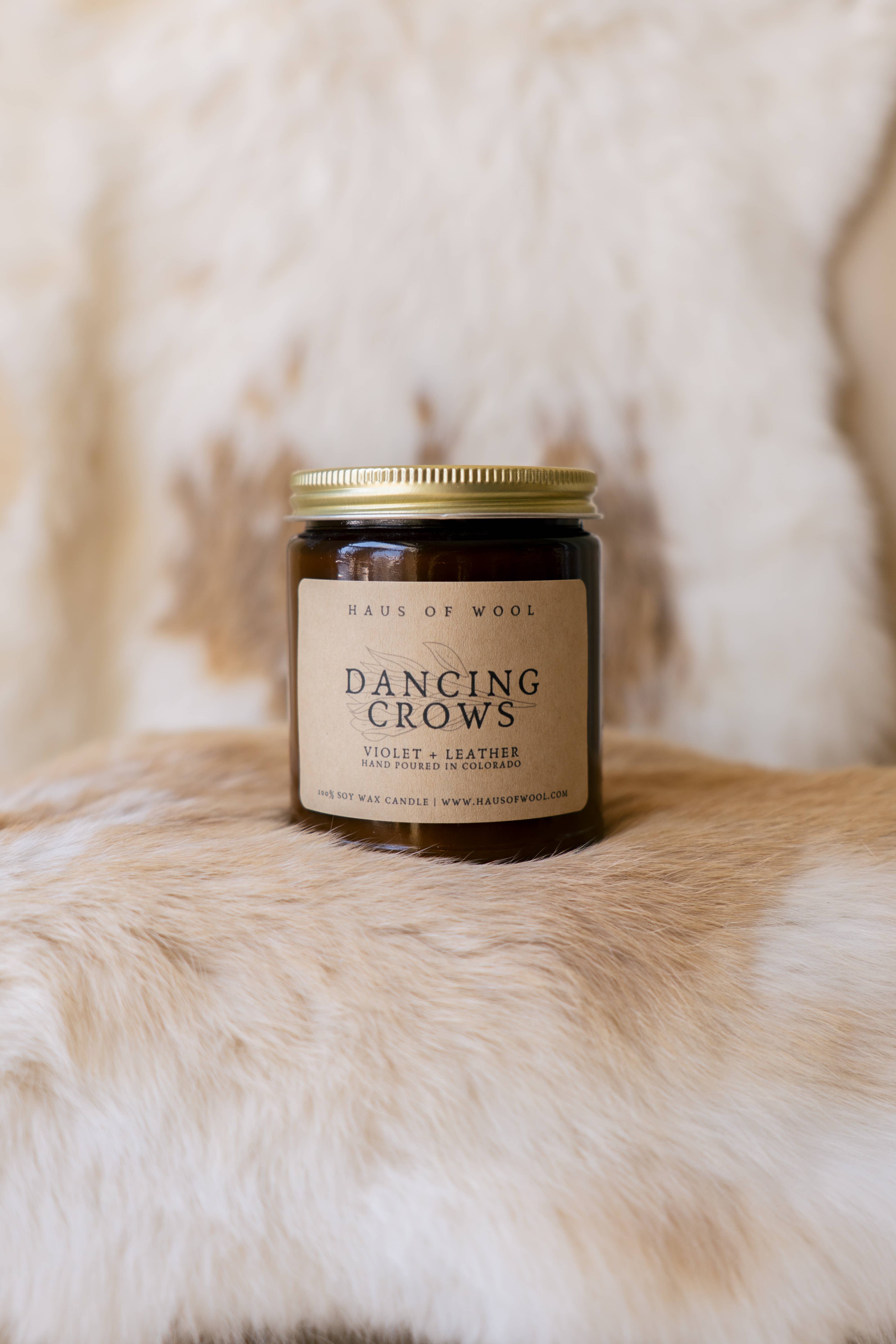 Haus of Wool – Großhandel Kerze im Glas / gefüllte Kerze – Violet + Leder Sojawachs Holzdocht Kerze5