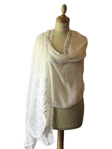 Creme Chiffon stjal med hæklet kant og kantning for engroshandel hos Memsahib Collections