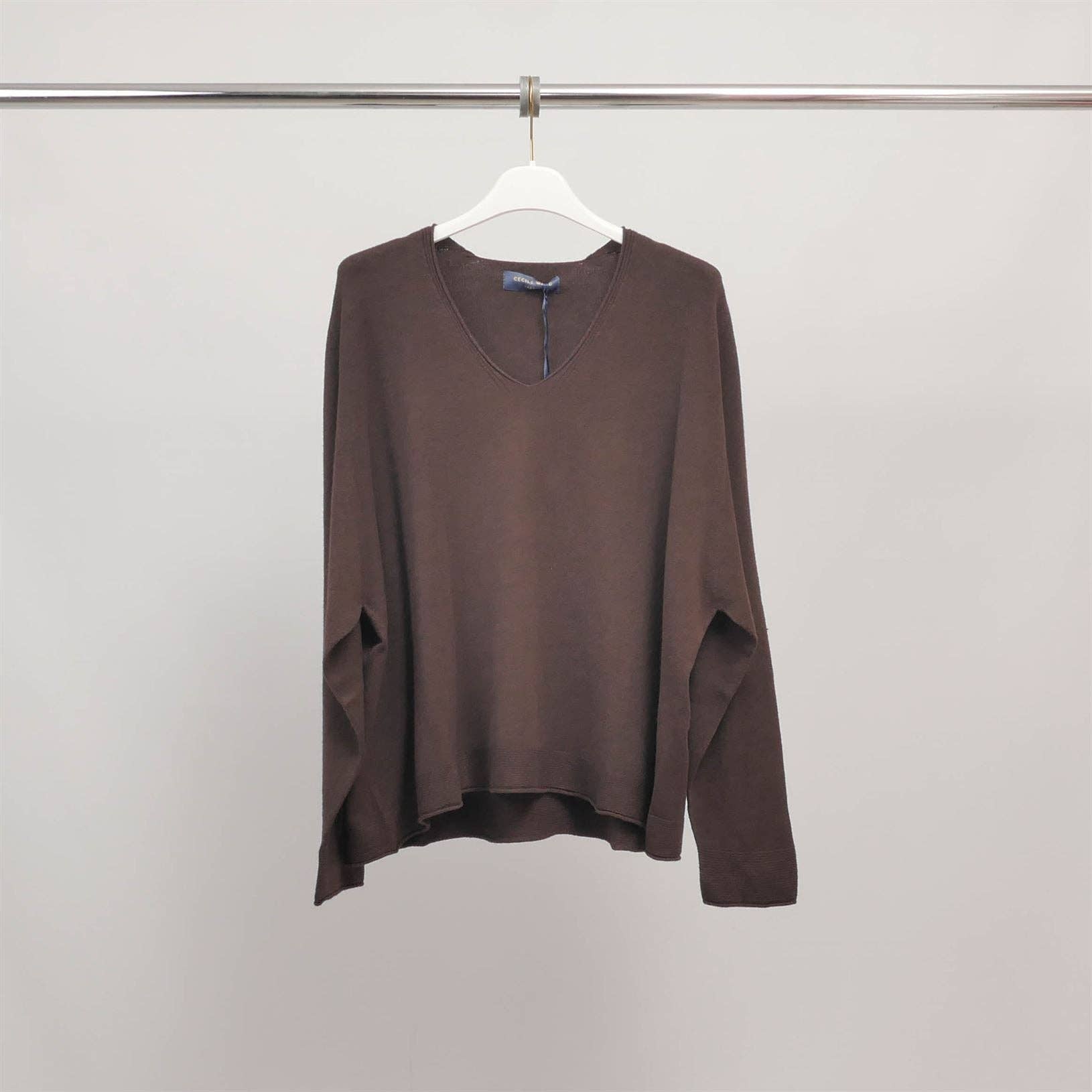 Cecile Wang - Wholesale Knit Sweater - Women's - Soft and fluid V-neck sweater YF5209081