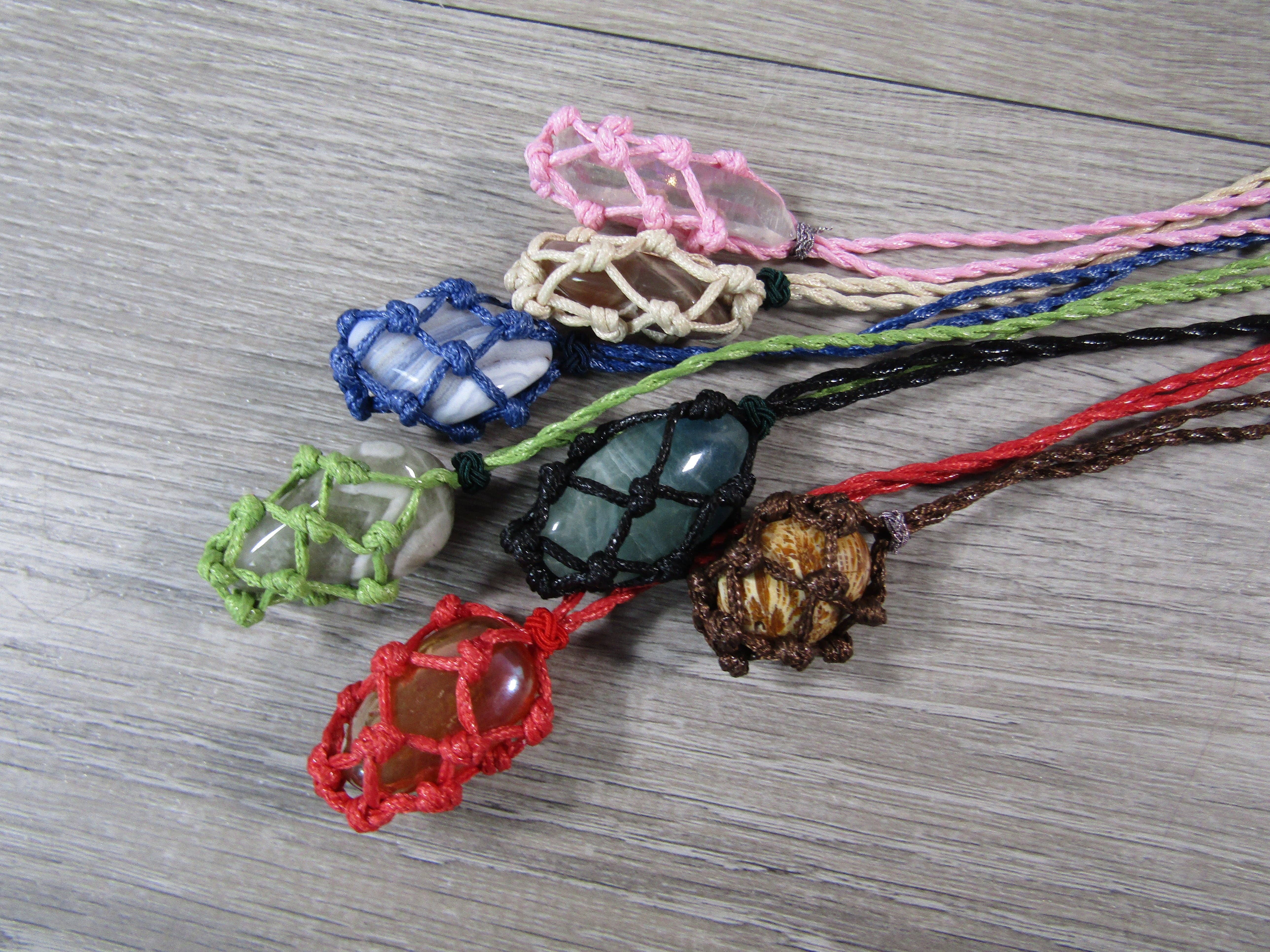 Keystone Crystals - Vente Colliers à pendentif - Collier en macramé réglable avec cage à cristal – Porte-pierre précieuse3