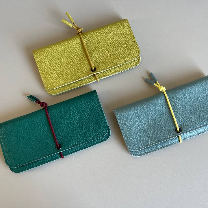 Cartera KNOT ancha de cuero - últimos colores disponibles para venta al por mayor de Marieke Jacobs