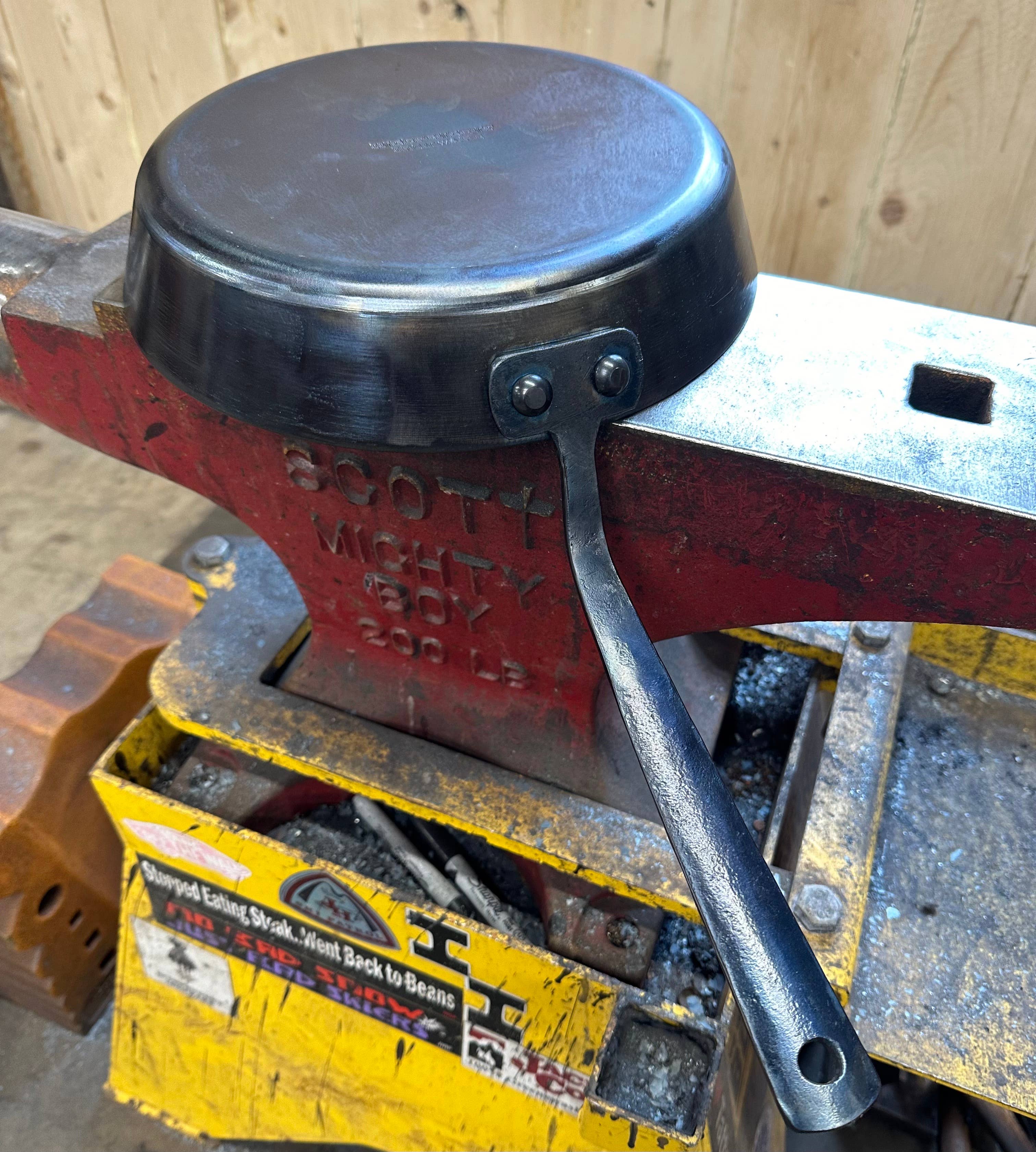 Independent Ironware – wholesale Cast iron skillet – 10.5" Wyoming Range Skillet5