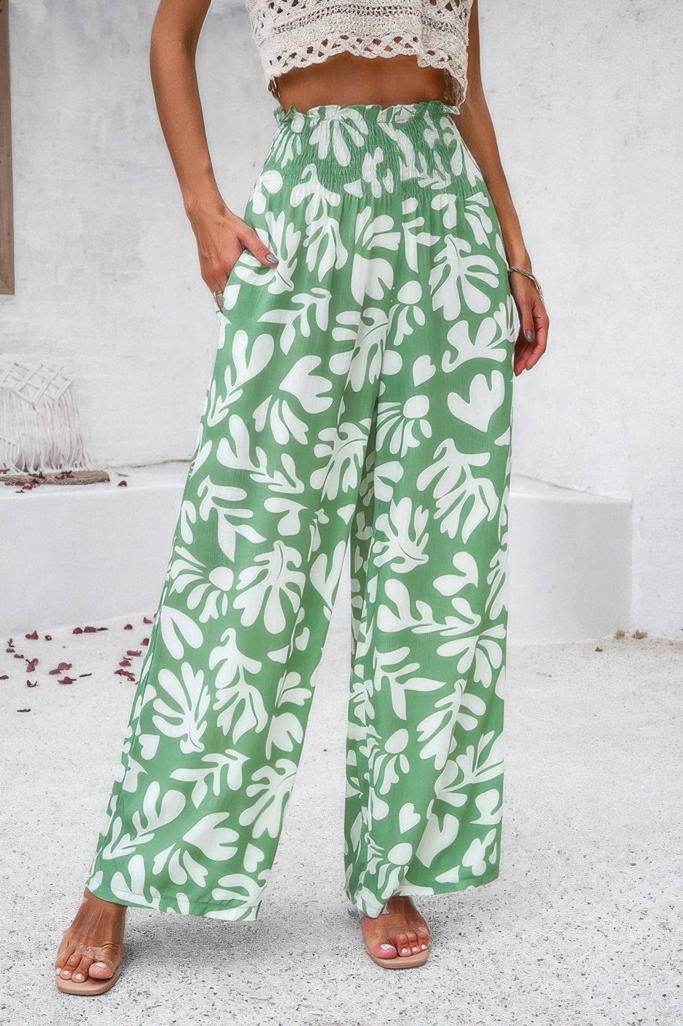 CC Wholesale Clothing – Großhandel Hose – Damen – Allover-Print Hose mit gefaltetem Rüschenbesatz, weitem Bein und hoher Taille15