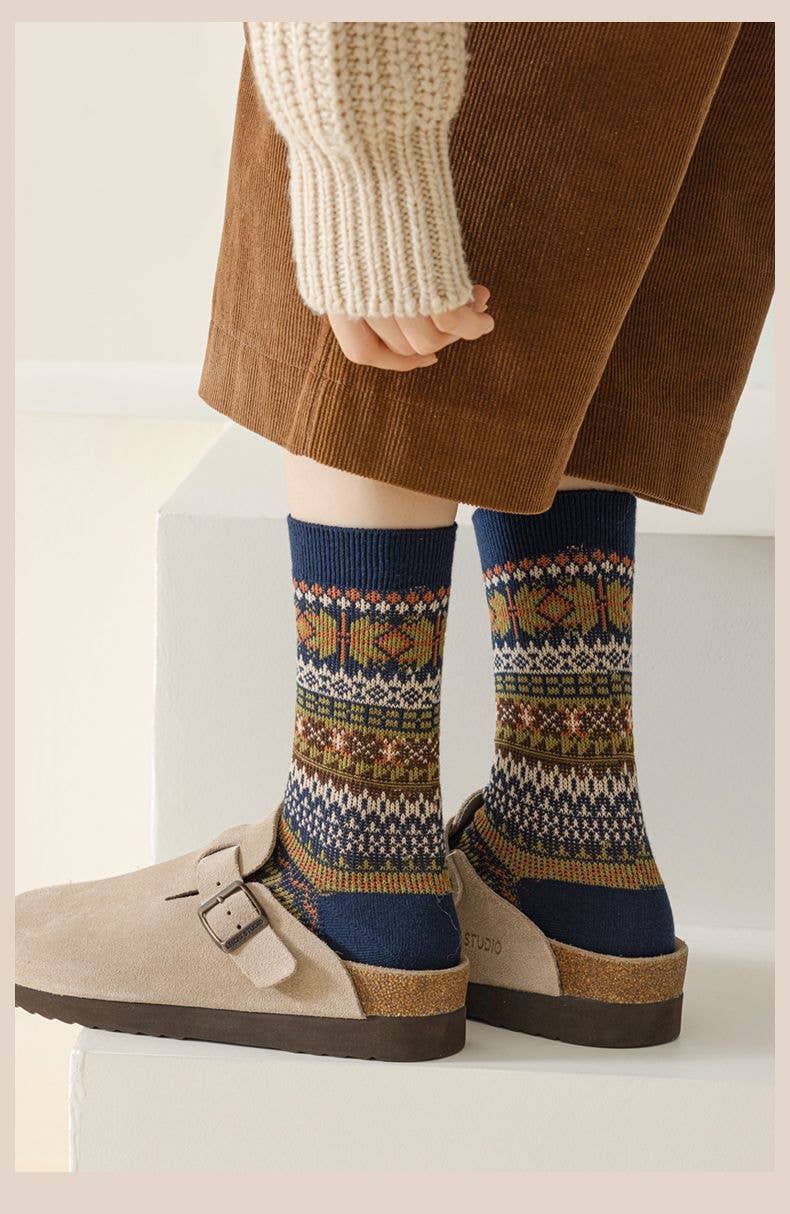Tourtiwi – Großhandel Socken – Damen – Mid-Tube-Socken für Damen im Retro-Stil ohne Knochen für Herbst und Winter12