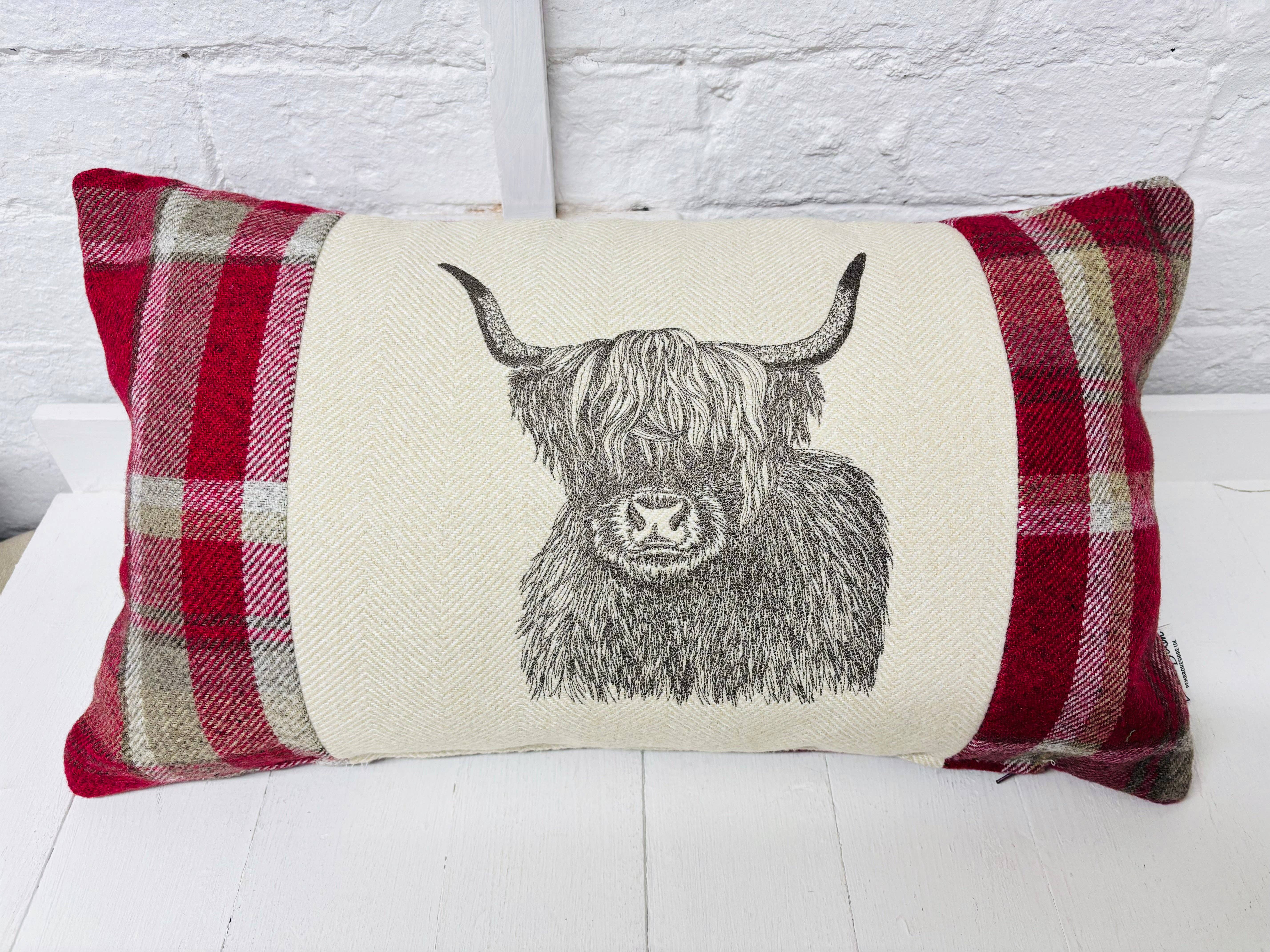Lizzie Dixon Designs – wholesale Throw/decorative pillow – Highland Cow Cushion-Red Wool Long Cushion4