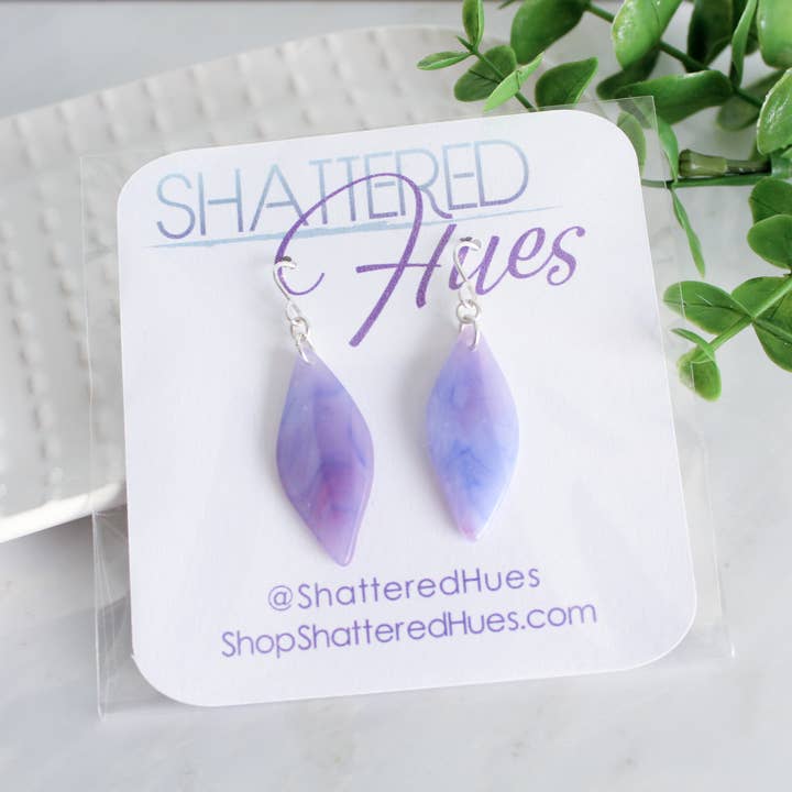 Brincos pendentes de pétala roxa por atacado de Shattered Hues