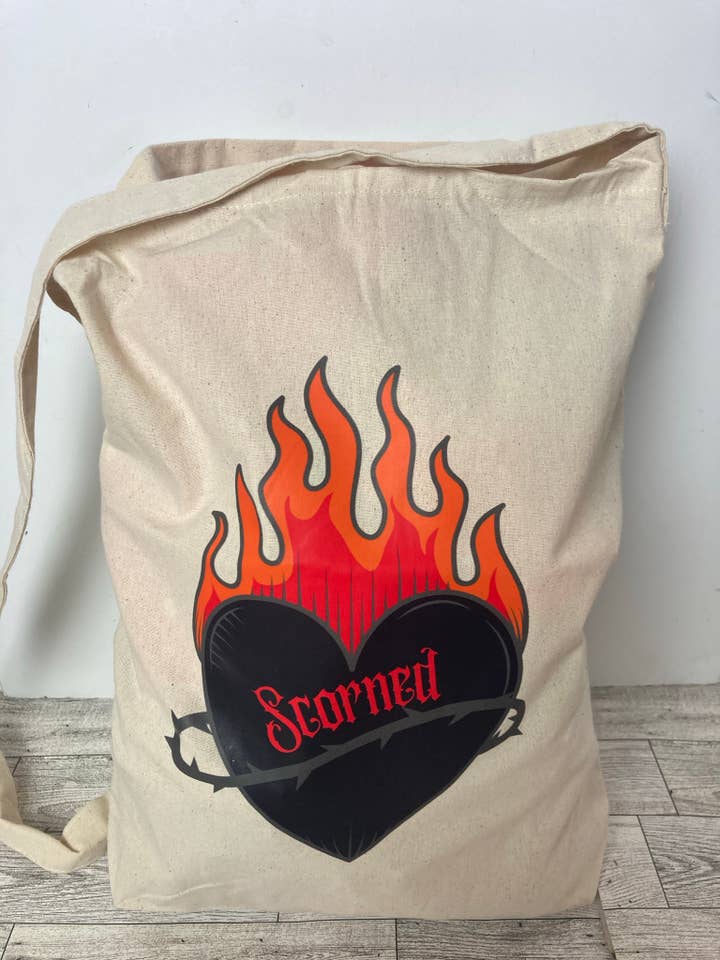Sac à bandoulière Scorned Flaming Heart pour la vente par The Little Planet