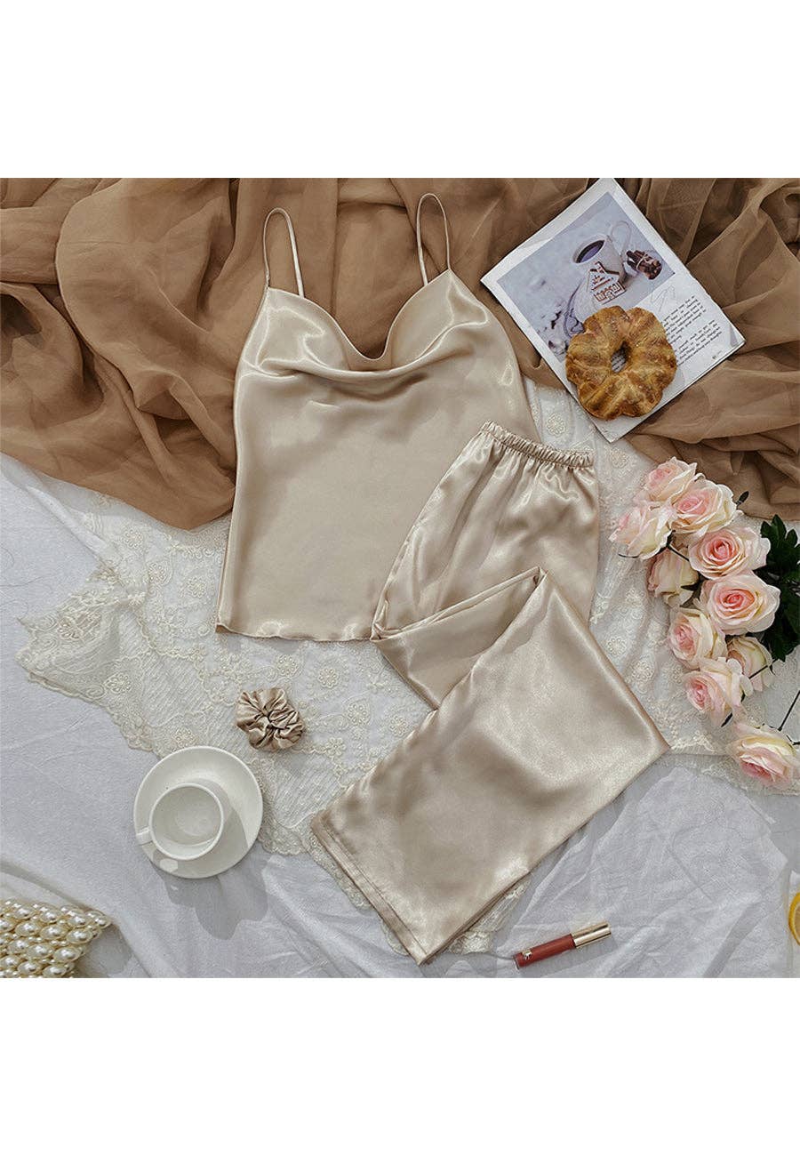 Anna Kaci Wholesale – Großhandel Schlafanzug-Set – Damen – Tanktop und Pyjamahose aus Satin mit Kapuze6