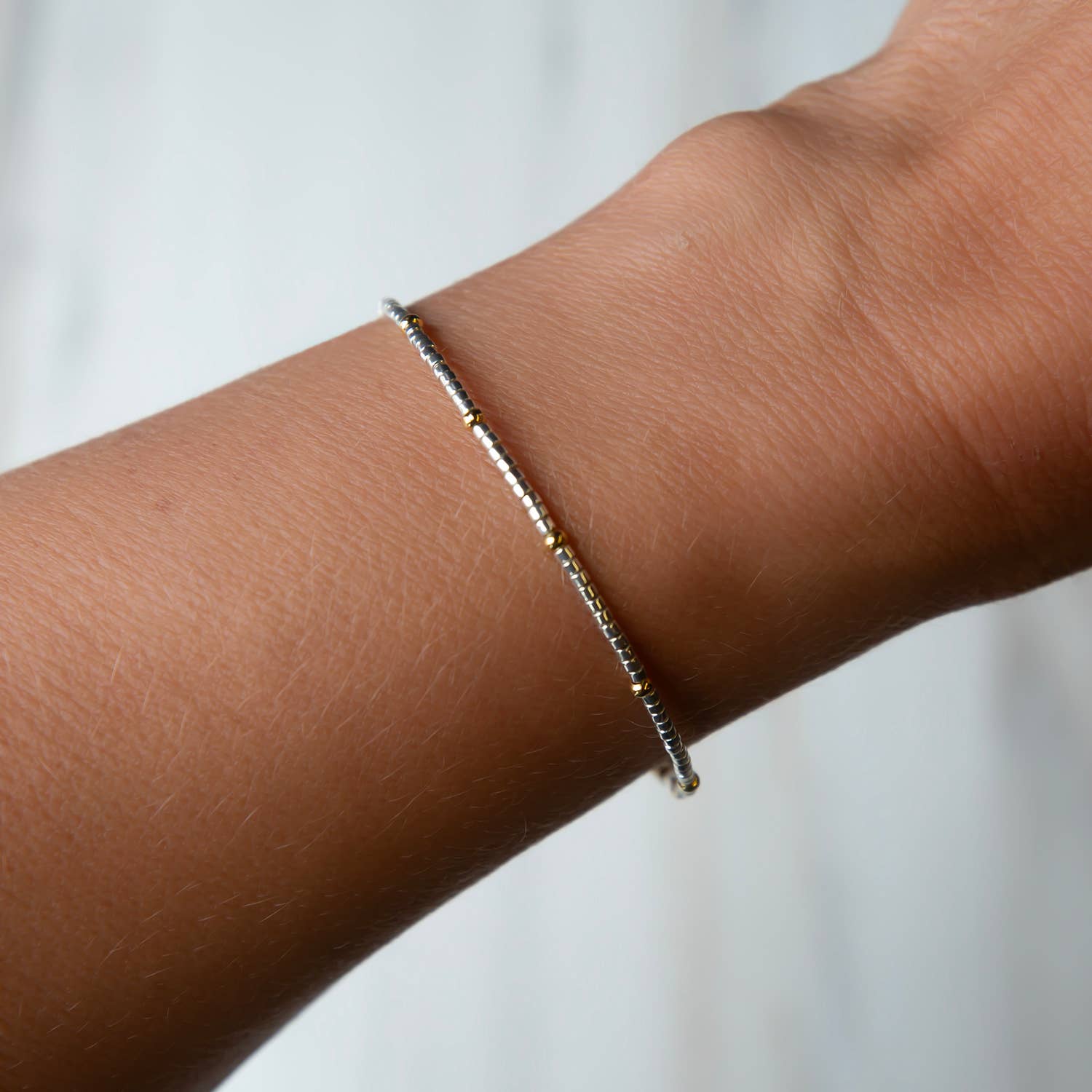 Lenny & Eva - Wholesale Armband - Armband met confetti kralen, zilver, delicate stapelarmbanden3