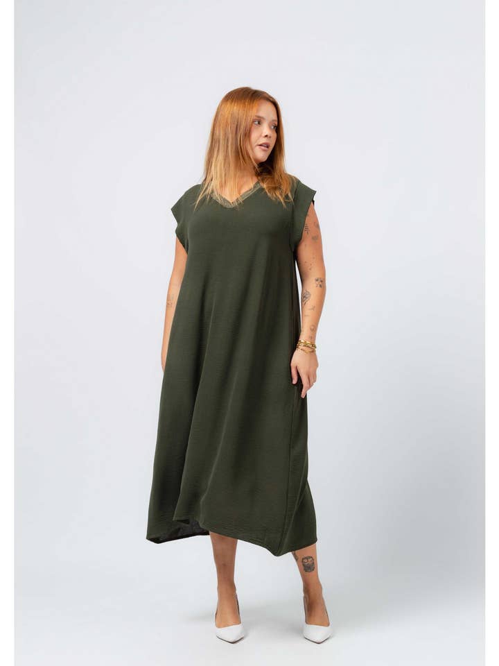 256040 - Klänning i slät tyg Vår/Sommar Kollektion Stora Storlekar för wholesale av Teresa Cardoso Oliveira