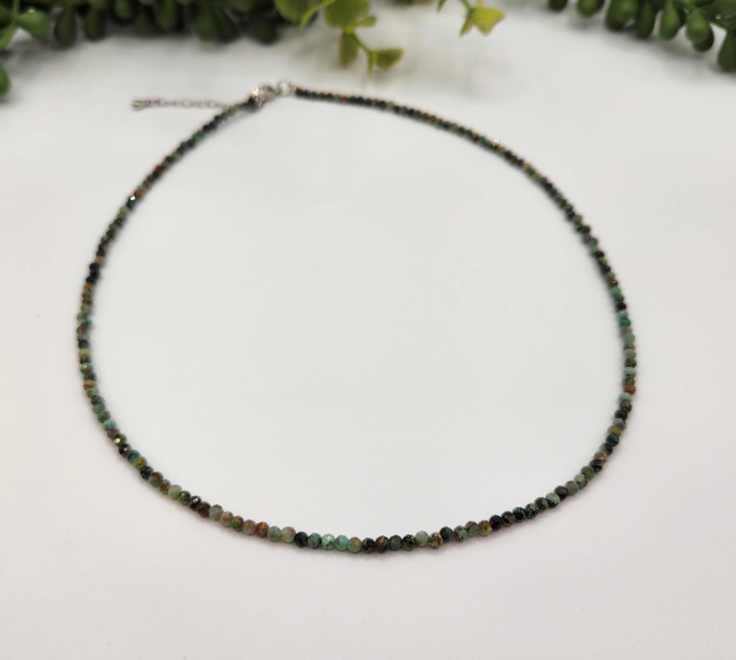 Meraki Gemstones - Vente Collier de perles - Collier à facettes en turquoise africaine de couleur argentée, 3 mm 4