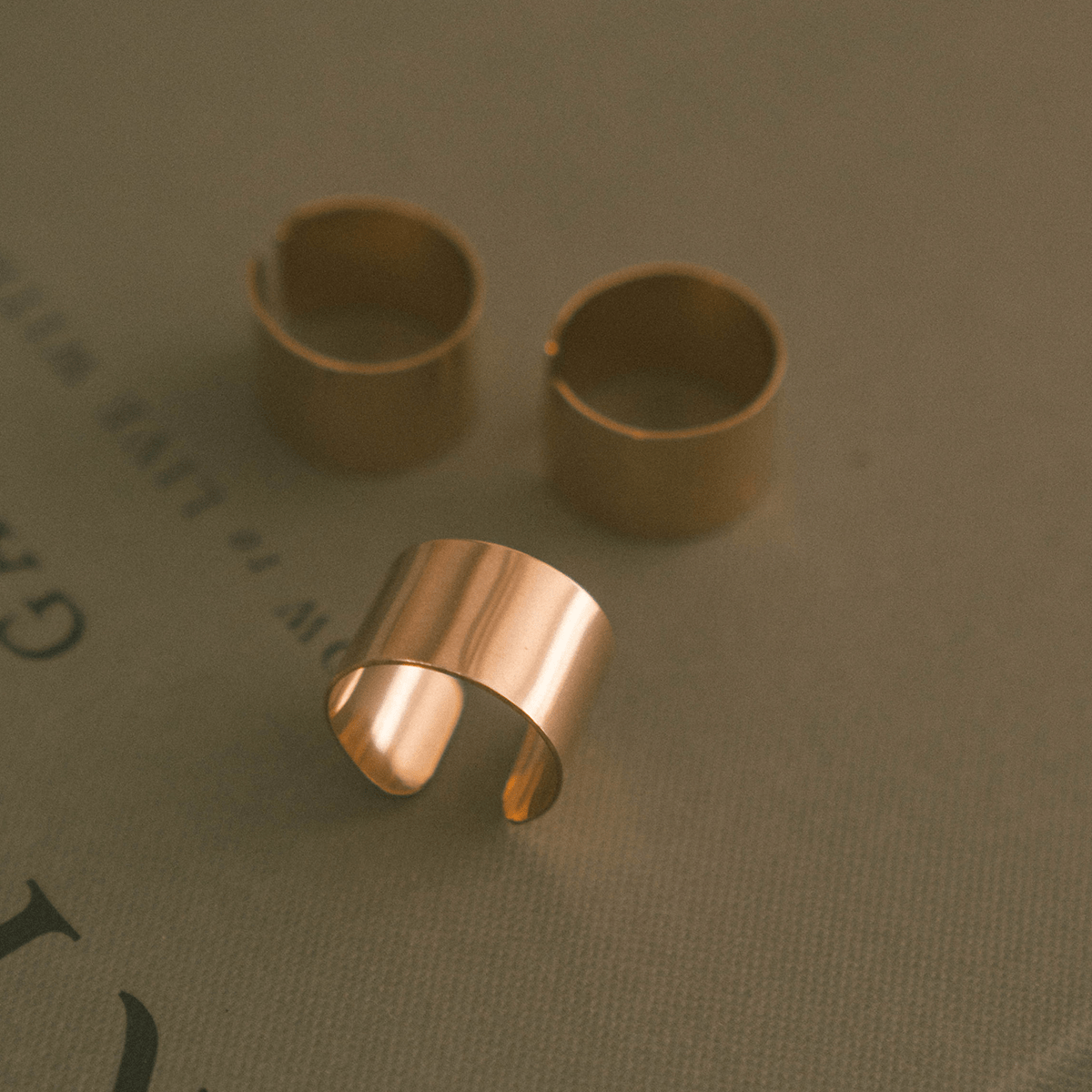 Made By Mary - Venta al por mayor Anillo de banda/apilable - Anillo Luster Cigar Band5