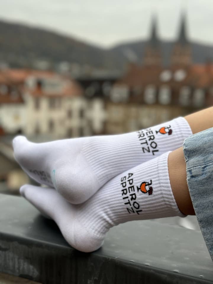 Aperol Spritz Socken – bunte Getränkemotive für die ganze Familie für den Großhandel von My Day My Dream
