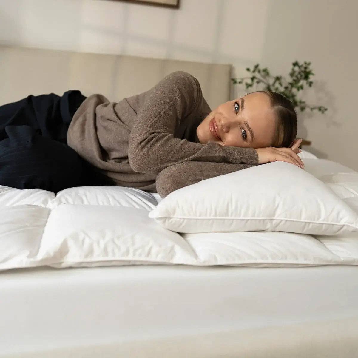 Luxecosy - Wholesale Mattress Pad/Protector - Down mattress topper1