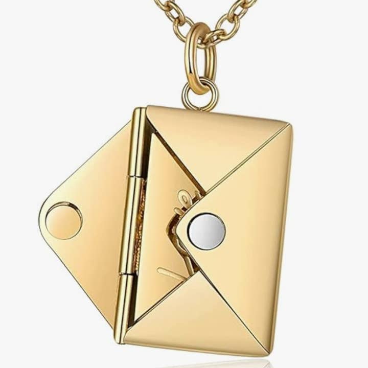 HoopLa - Vendita all'ingrosso Collana con ciondolo/pendaglio - Collana Love Letter in acciaio placcato oro 14K con busta e lettera1