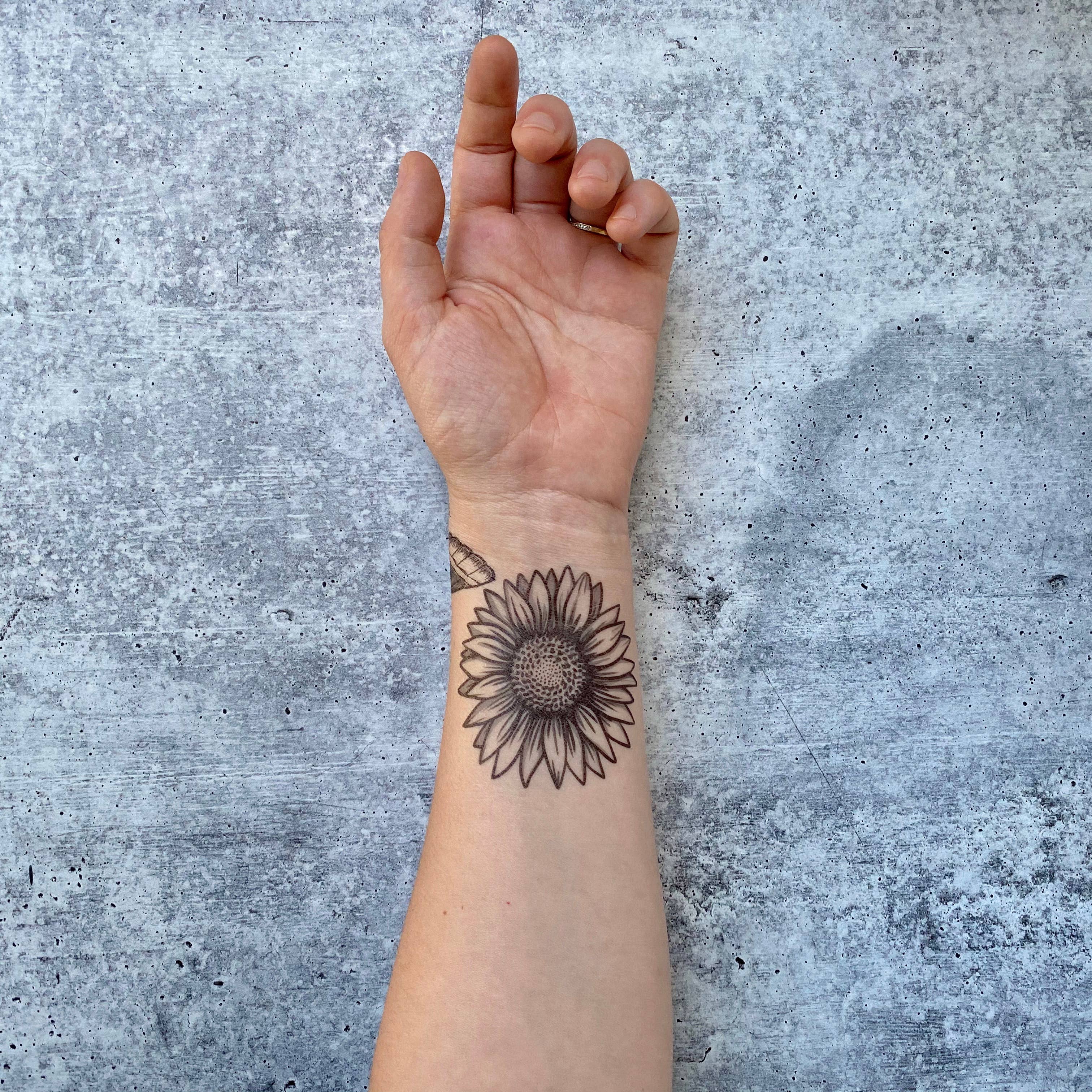Andok Çelik Tattoo on Instagram S U N F L O W E R           tattoo tattoodesign tattooideas tattooart sunflower  sunflowertattoo