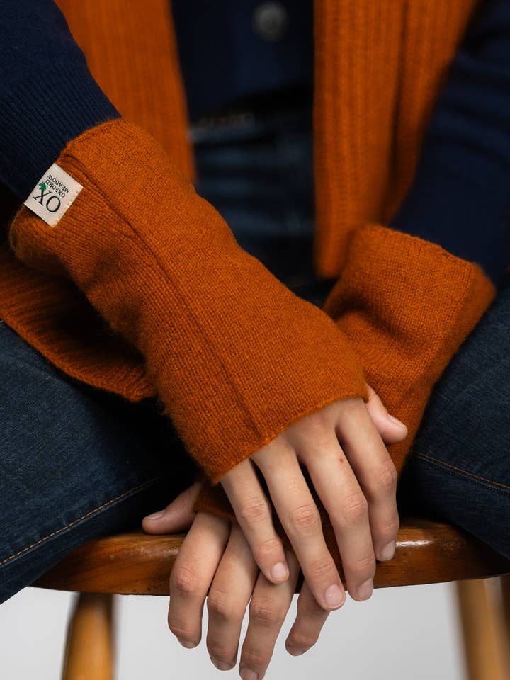 Luvas sem dedos Ox Haven Curtas — Cobre Profundo — Unissexo por atacado de Oxford Meadow Cashmere