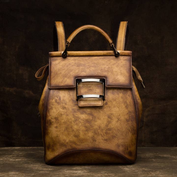 Sac à dos en cuir vintage avec boucle en métal et poignée supérieure pour la vente par Modenaire