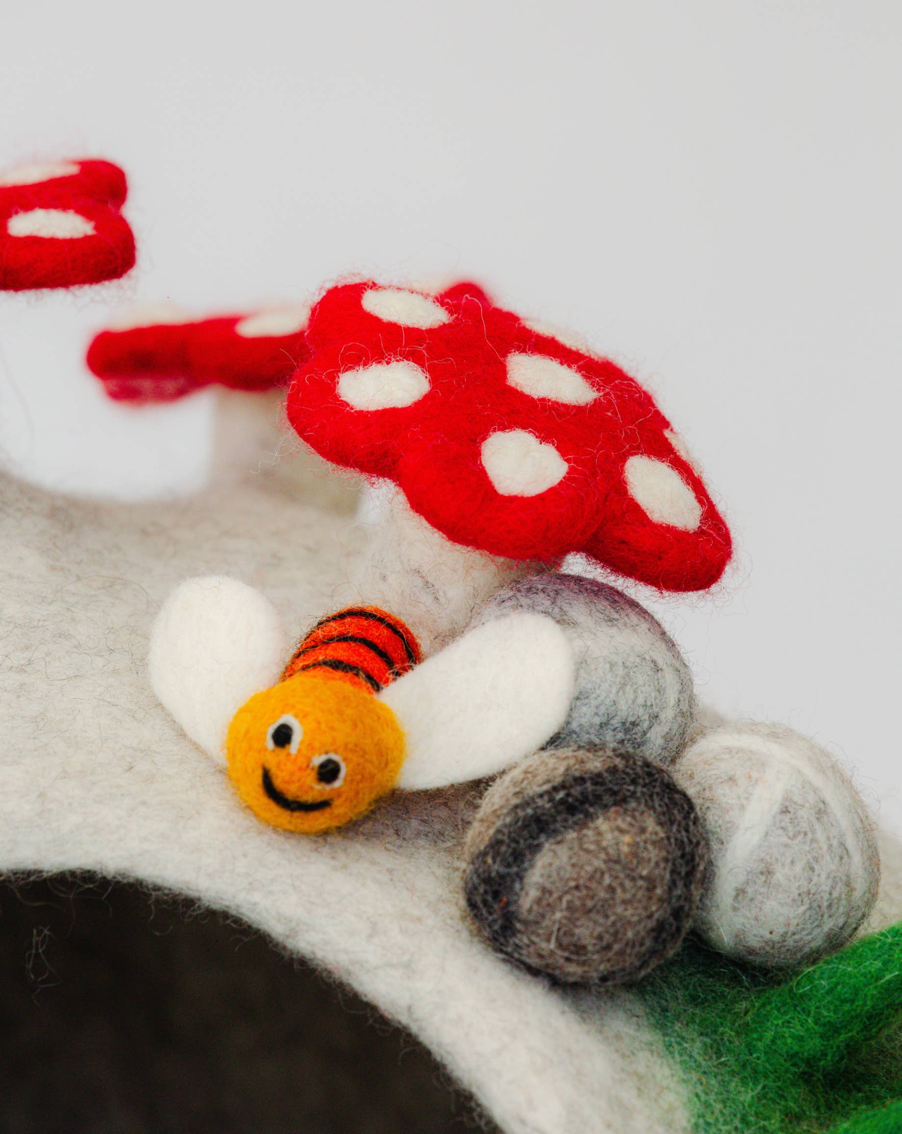 Everest Pet Supply & Gifts - Wholesale Pet Cave - Cat/Dog - Cat Cave Bee Home, 100% Wool, Felted, Handmade, Grey1