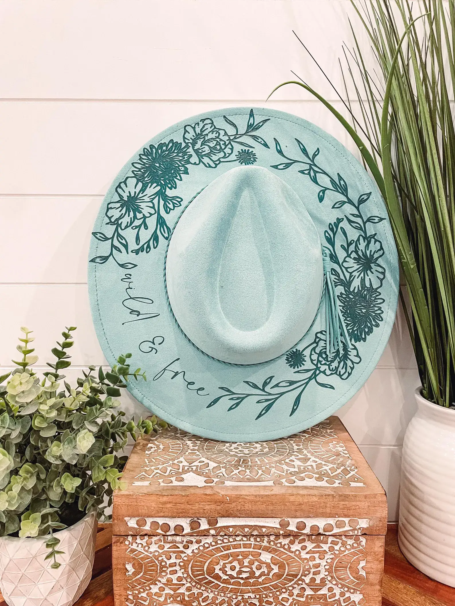 Willie & Dolly Designs - Vente Chapeau en feutre - femme - Chapeau florale gravé ajustable8