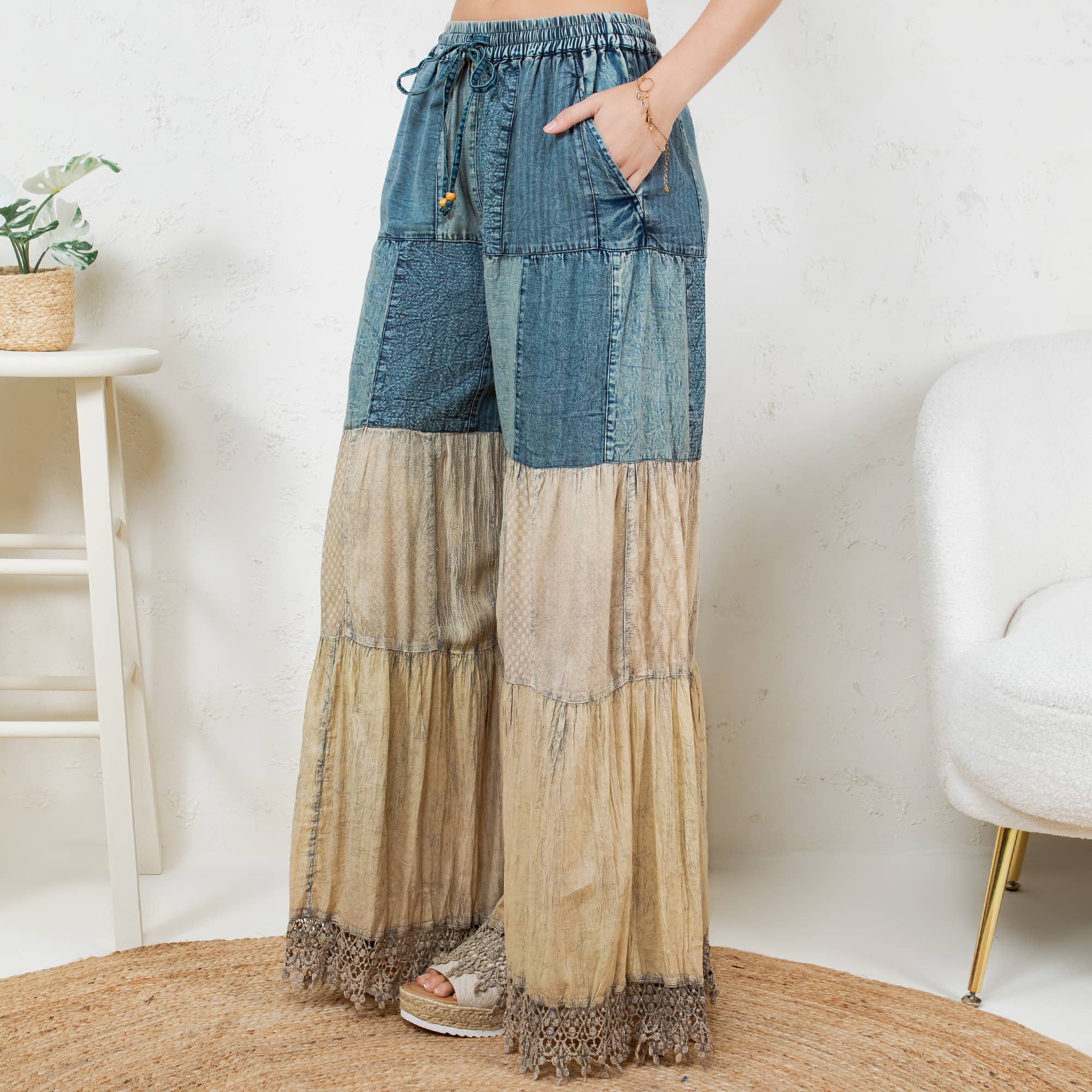 Young Threads - Vendita all'ingrosso Pantalone - Donna - Pantaloni lunghi in denim ispirati al boho con toppa solida (nuovo colore)2