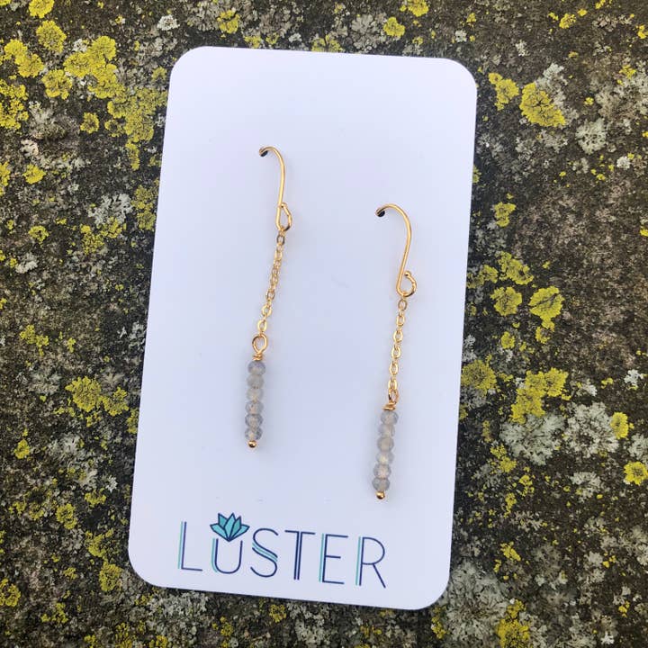 Minimalistische oorbellen van Labradoriet+messing voor wholesale door LUSTER