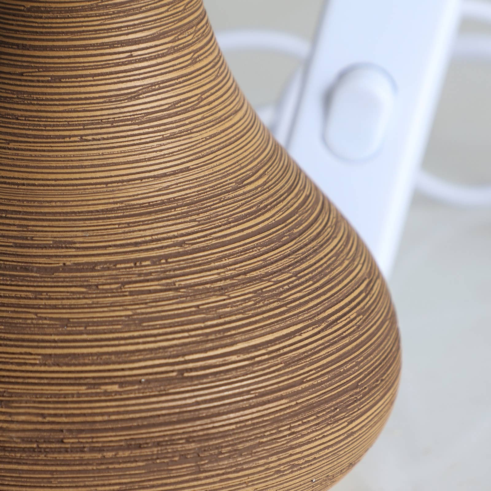 B&B - Wholesale Accent/Desk Lamp - Brown Ceramic Table Lamp 16X16X27cm1