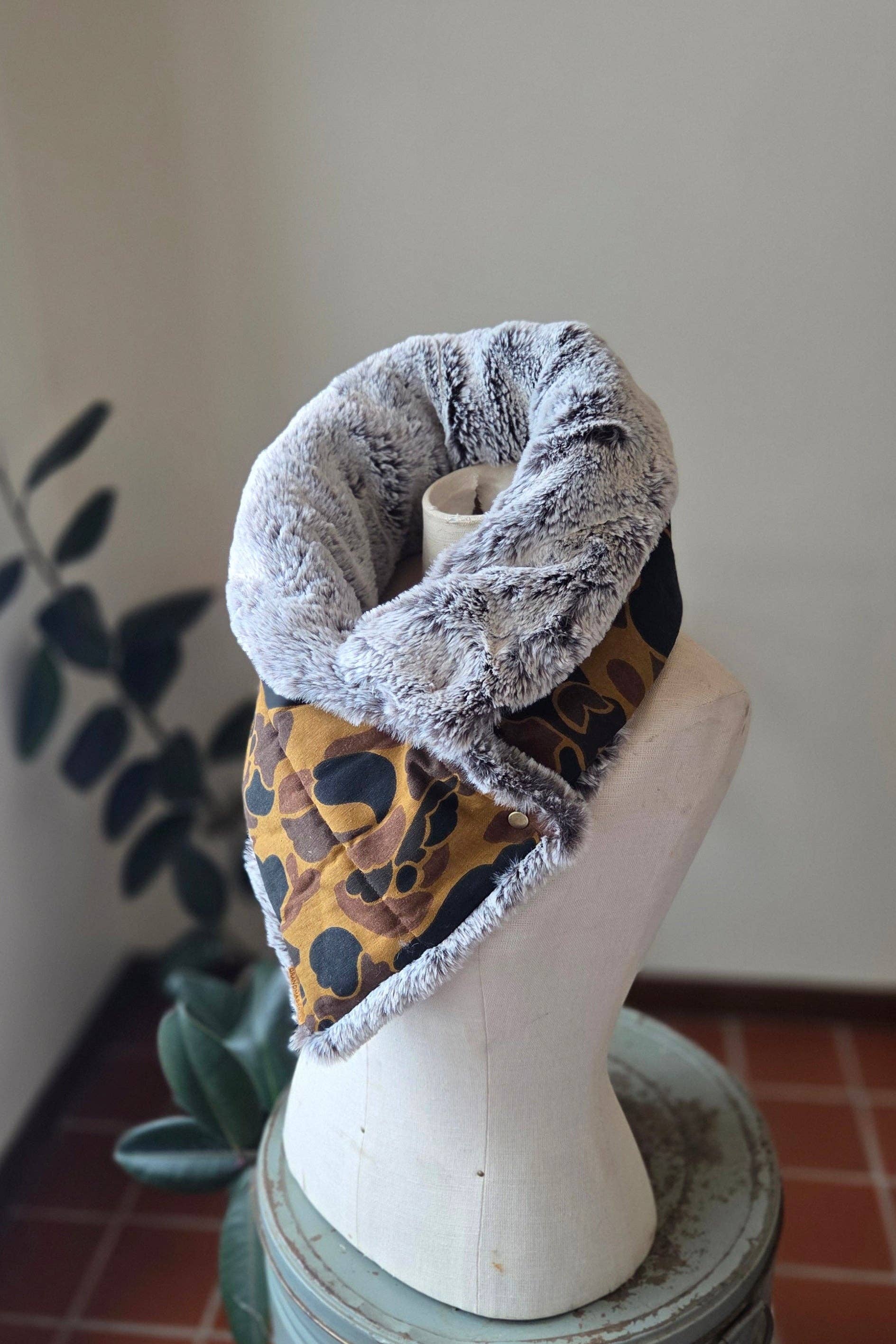Grandma Skills - Wholesale Scarf - Women's - Faux Fur Snap Cowl-Vintage Camo1