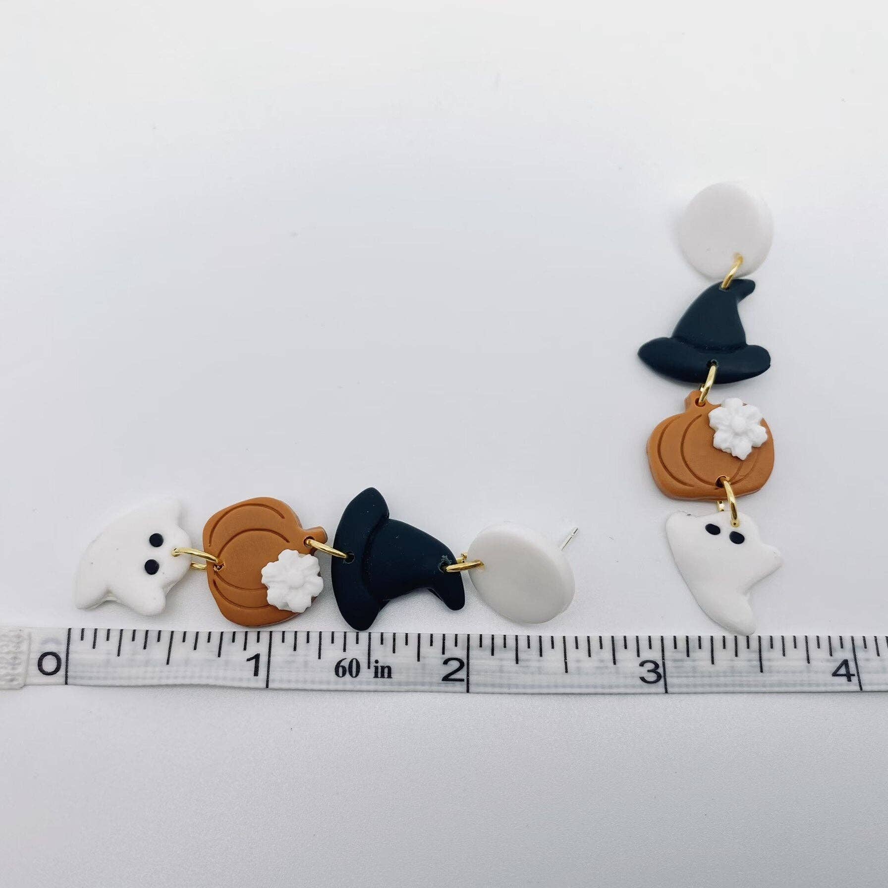 Mio Queena - Vente Boucles d'oreilles pendantes - Boucles d'oreilles clous en pâte polymère Halloween chapeau, citrouille et fantôme3
