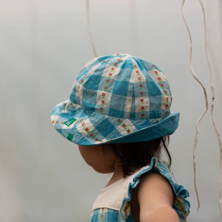 Blauwe bloemen omkeerbare zonnehoed voor wholesale door Little Green Radicals EU