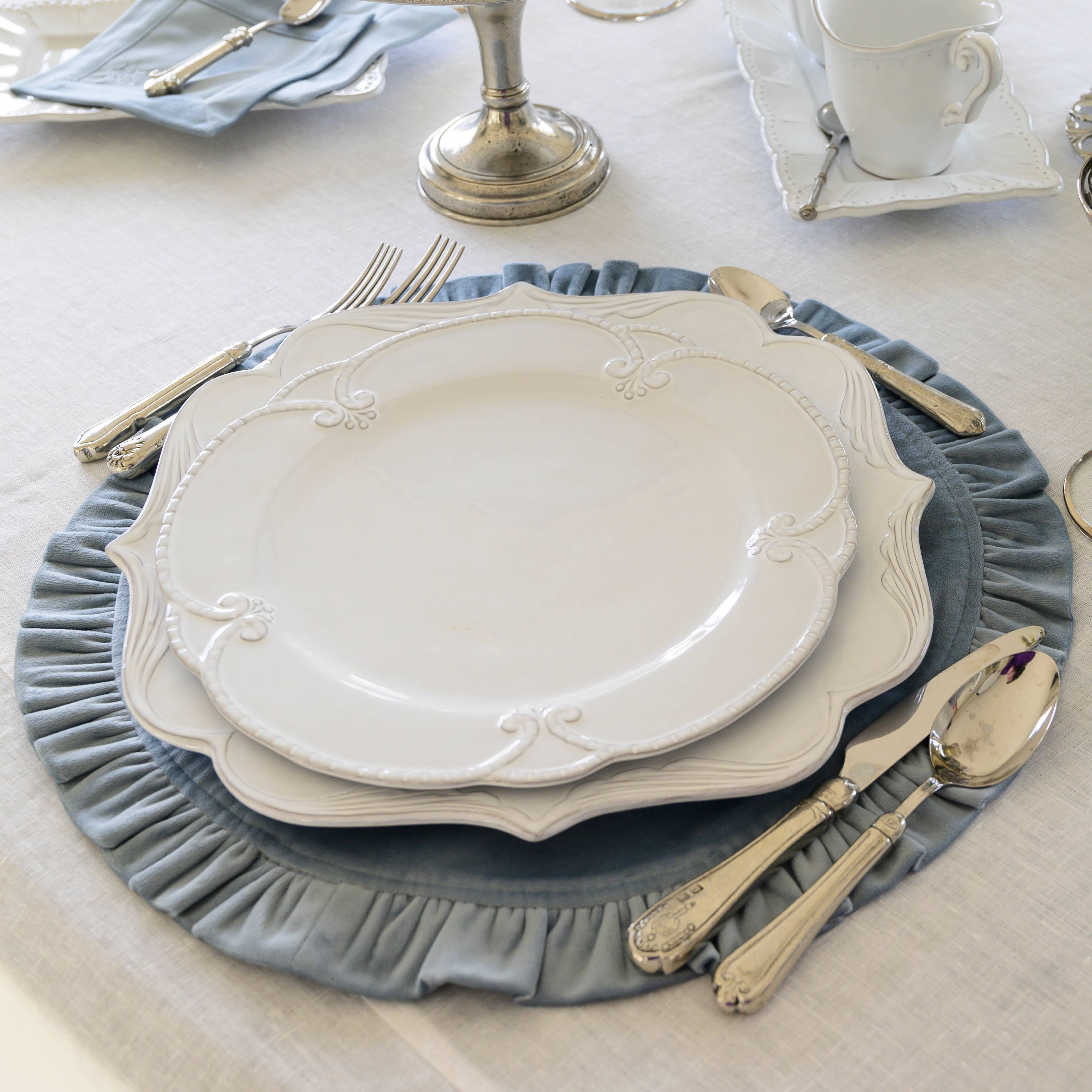 Arte Italica & Crown Linen Designs - Wholesale Dinner Plate - Bella Bianca Rosette Dinner Plate1