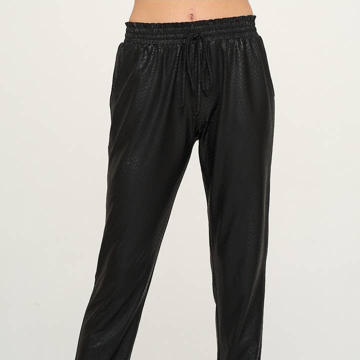 P1780CS - Pantalon en cuir gaufré en peau de serpent à longues jambes pour la vente par Baie Bleue