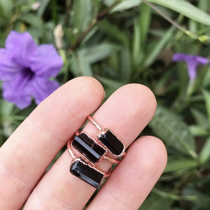 Buddha Blossom Jewels - Wholesale Ring met een steen/solitaire ring - Zwarte toermalijn horizontale staafring